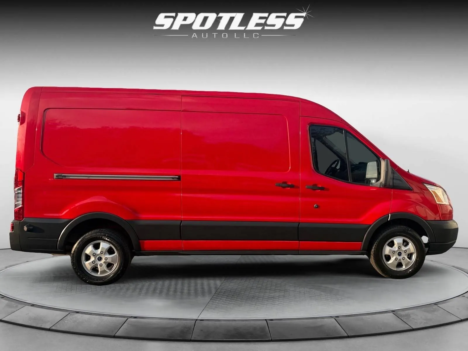 Ford Transit photo 8