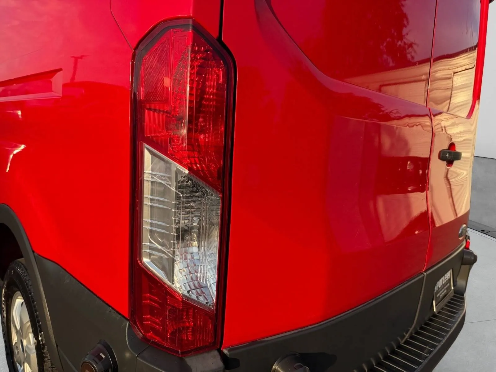 Ford Transit photo 13