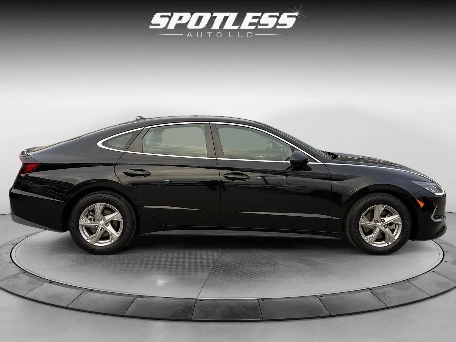 Hyundai Sonata photo 8