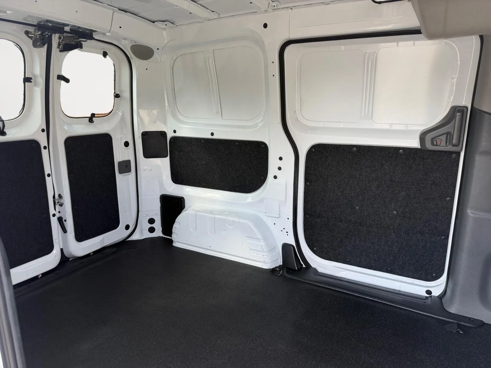 Chevrolet City Express photo 24