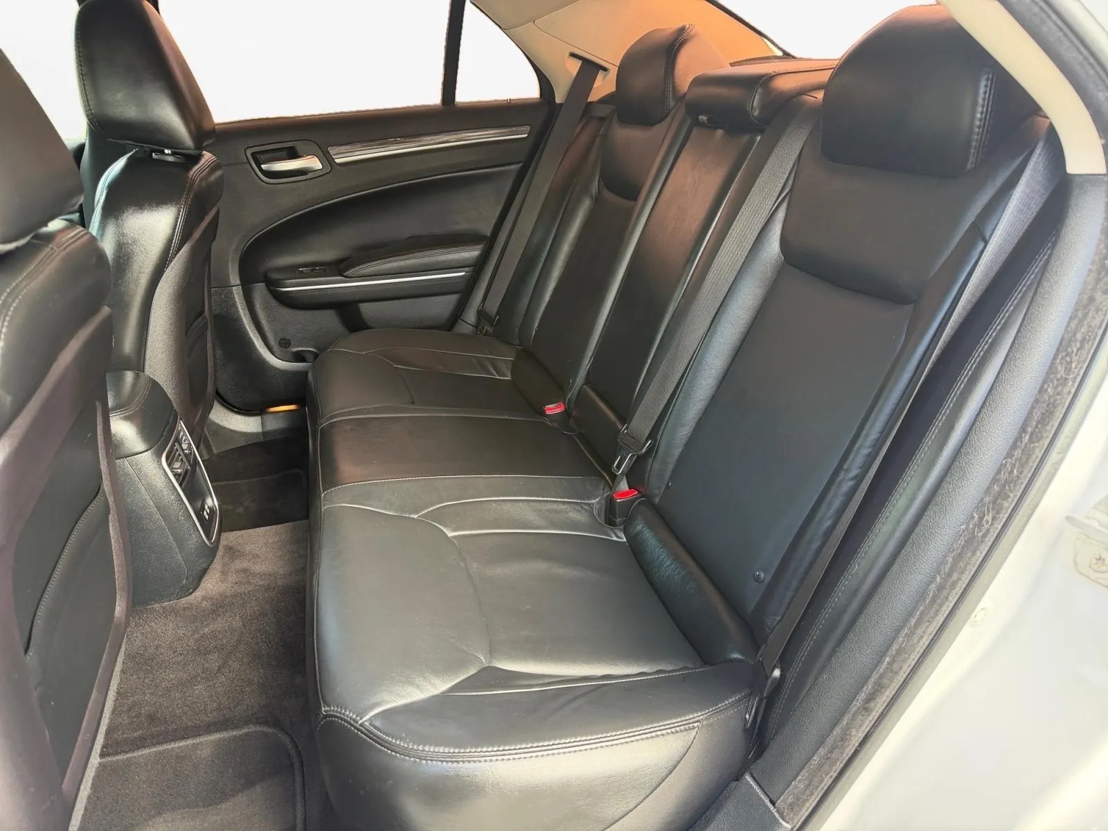 Chrysler 300 photo 22