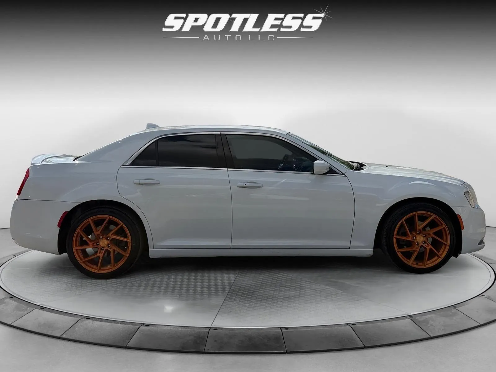 Chrysler 300 photo 8