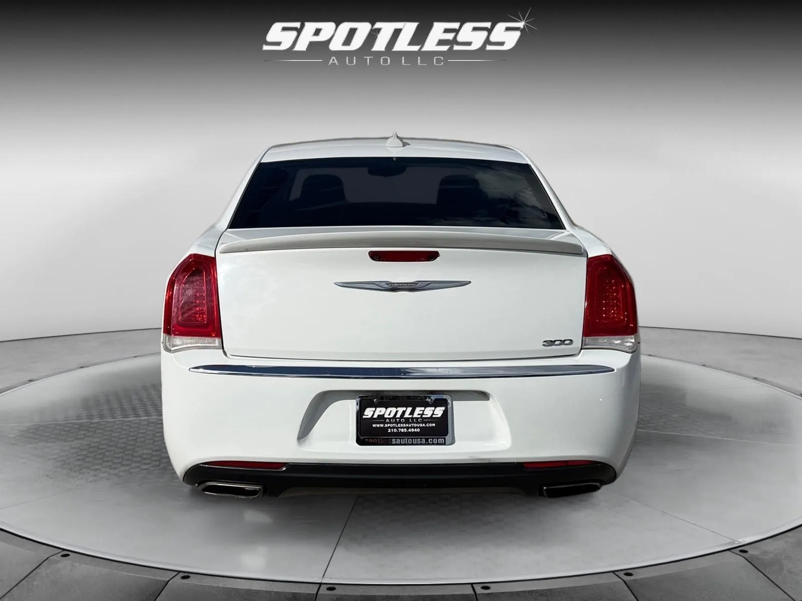 Chrysler 300 photo 6