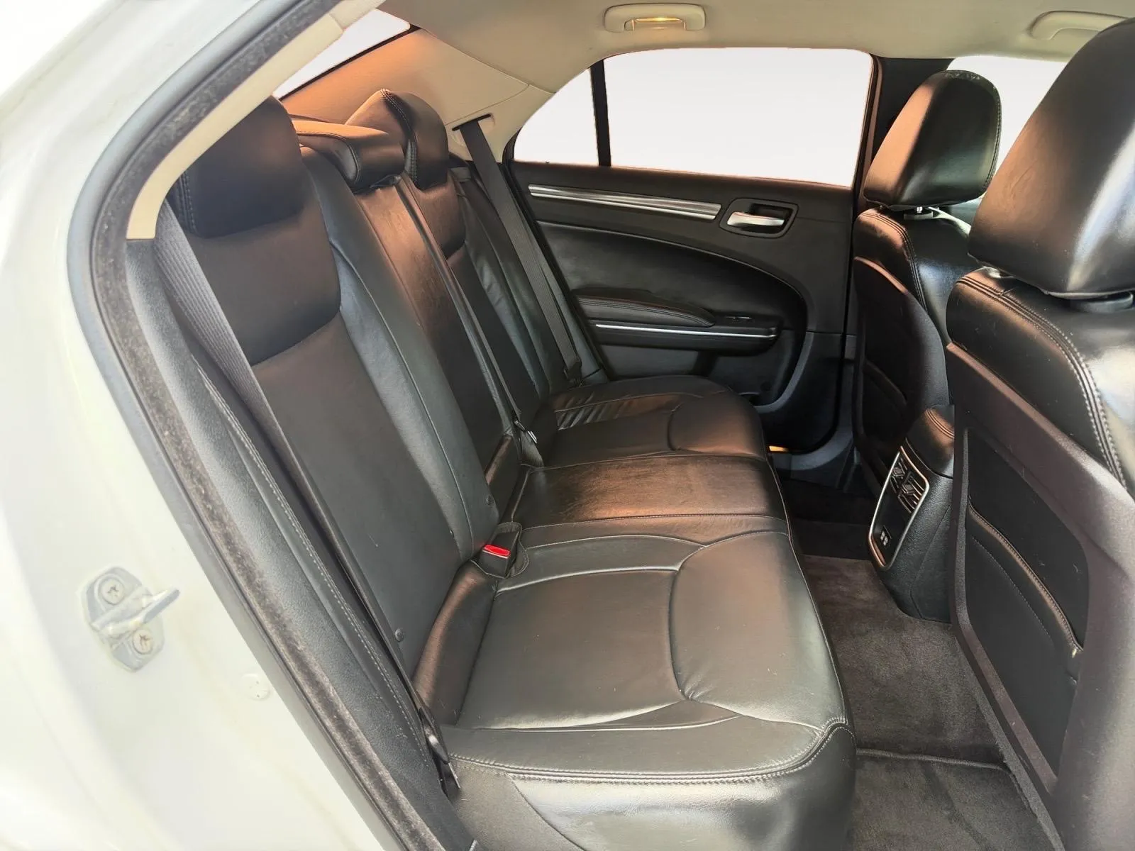 Chrysler 300 photo 23