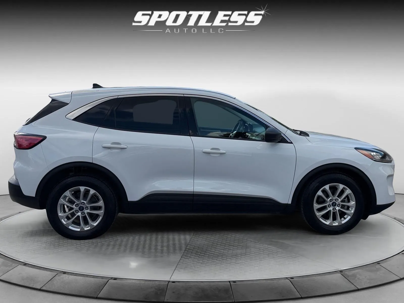 Ford Escape photo 8