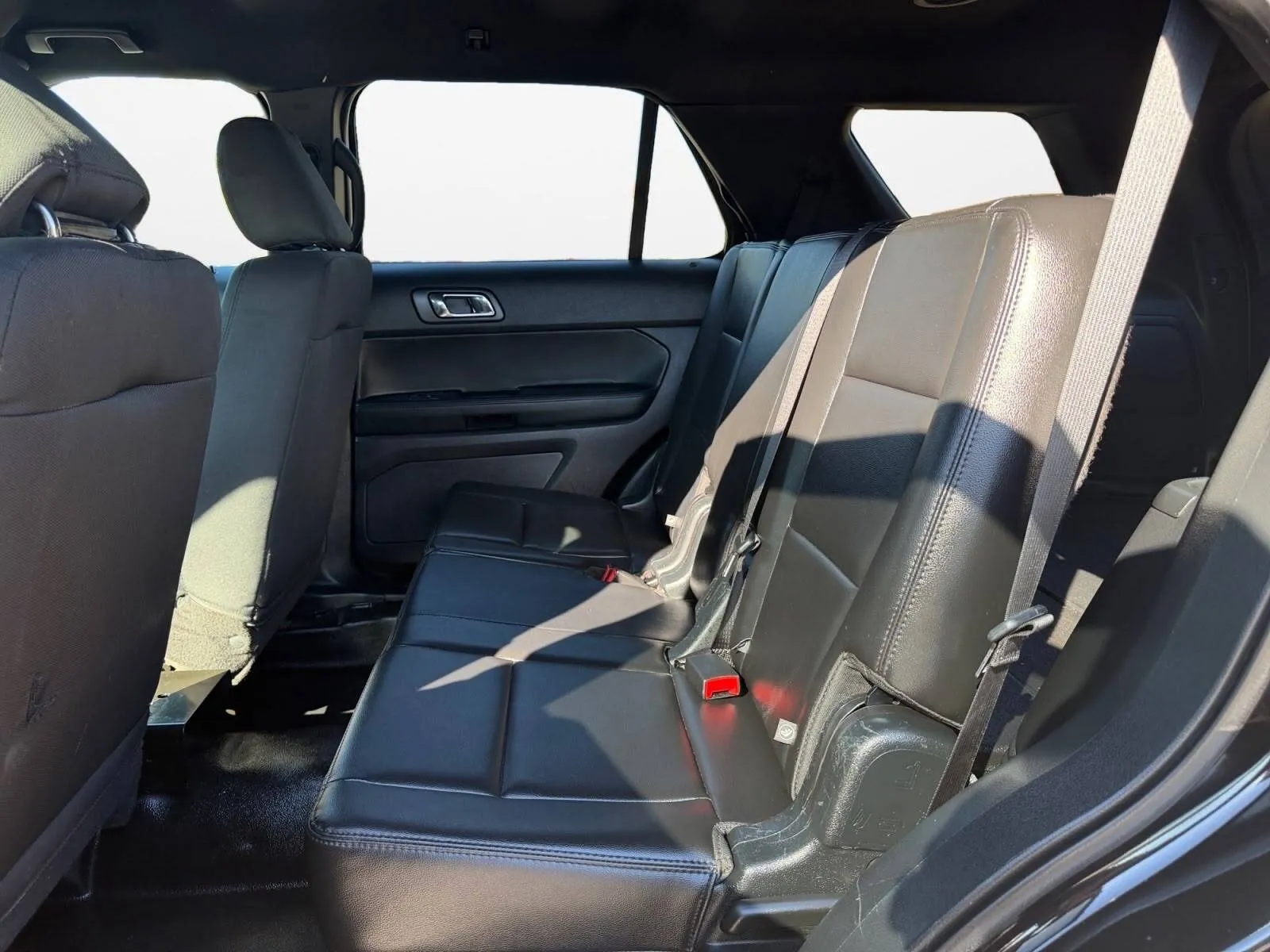 Ford Explorer photo 23