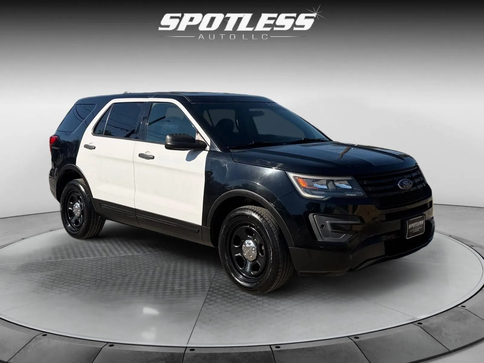 Ford Explorer photo 11