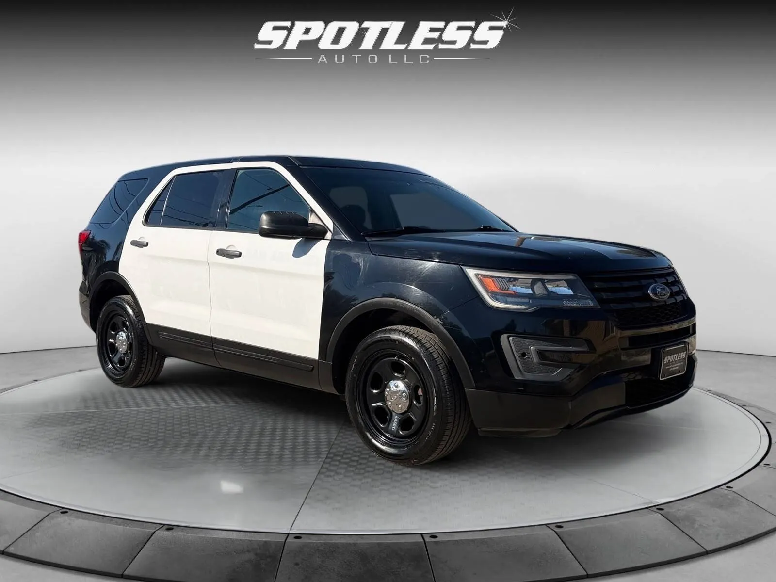 Ford Explorer photo 9