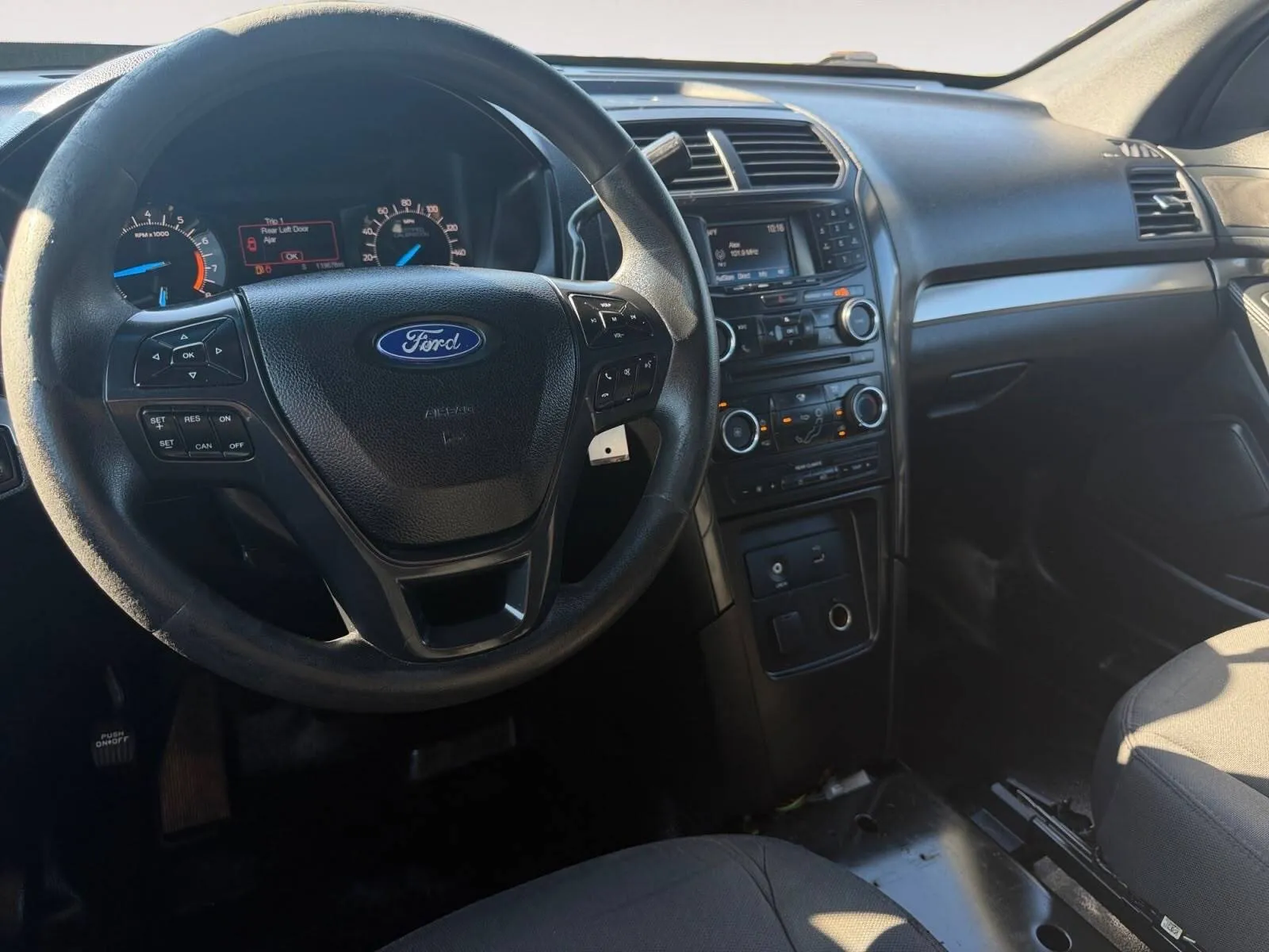 Ford Explorer photo 21