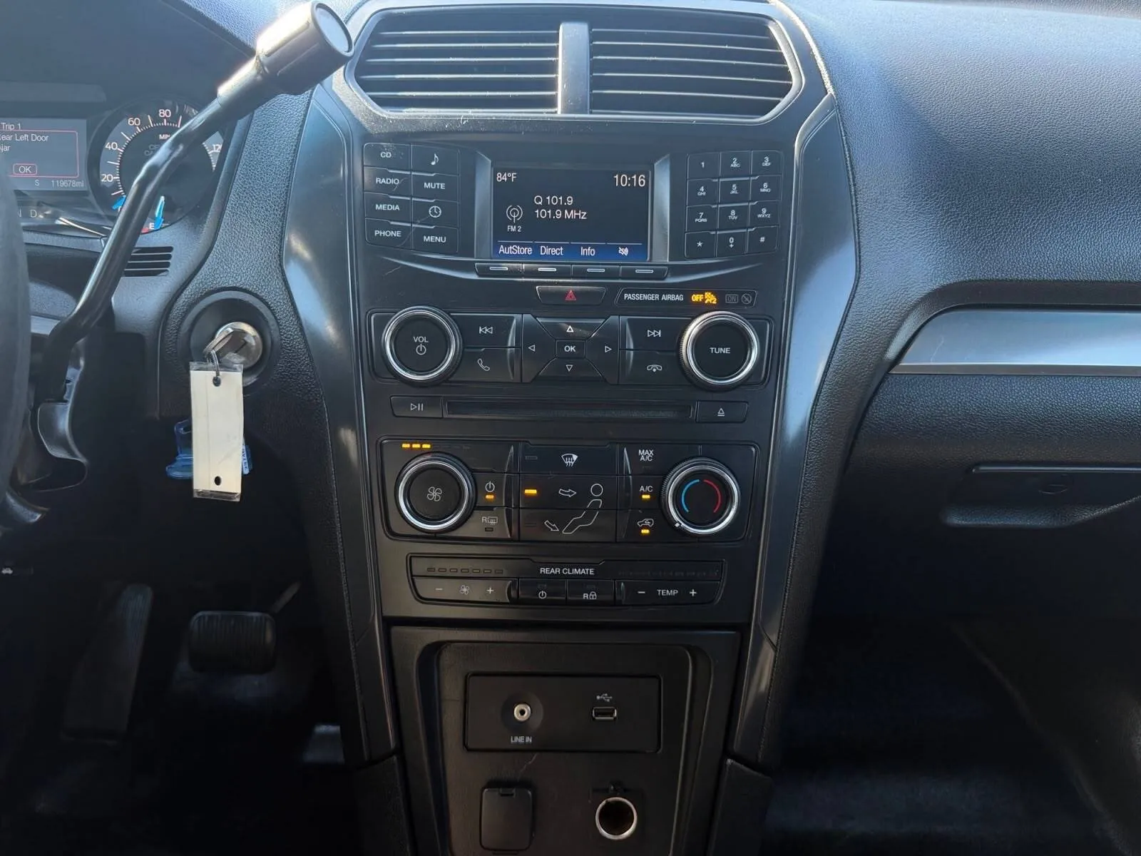 Ford Explorer photo 25