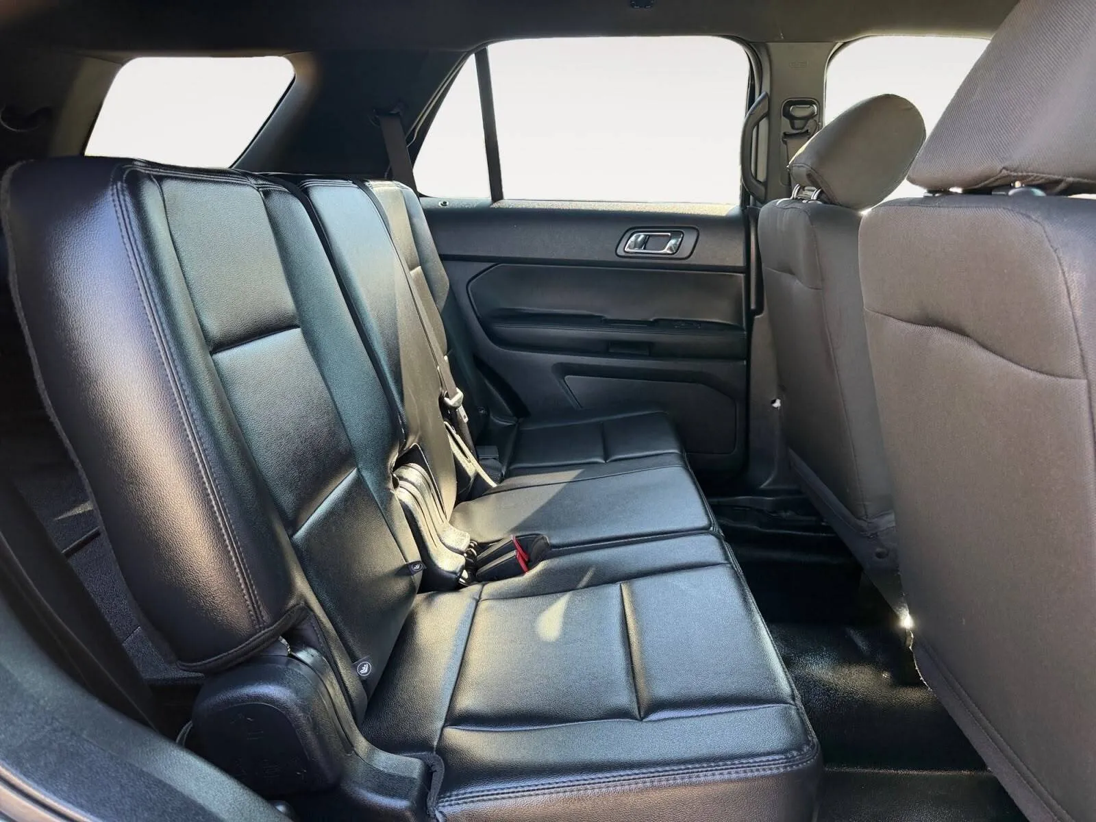 Ford Explorer photo 22