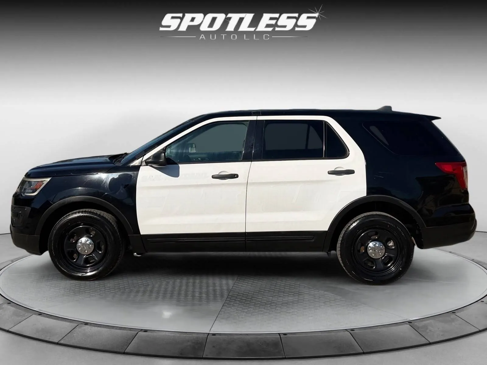 Ford Explorer photo 4