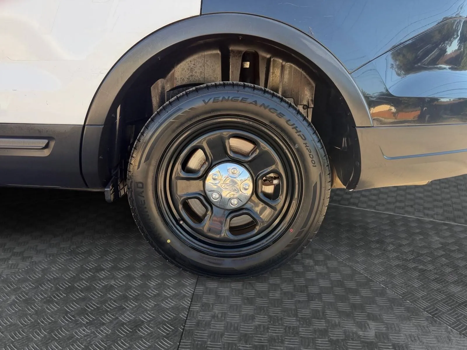 Ford Explorer photo 15