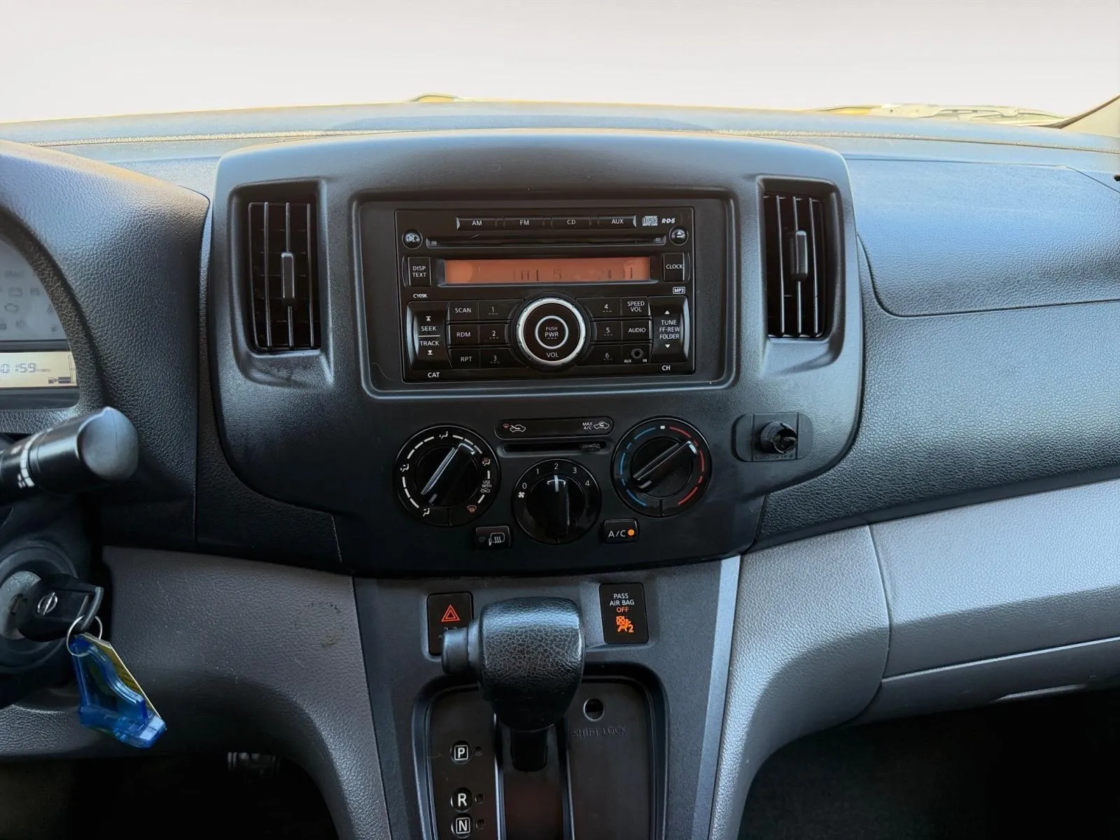 Nissan NV200 photo 23
