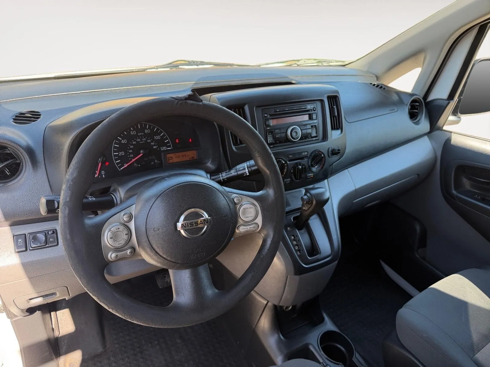 Nissan NV200 photo 21
