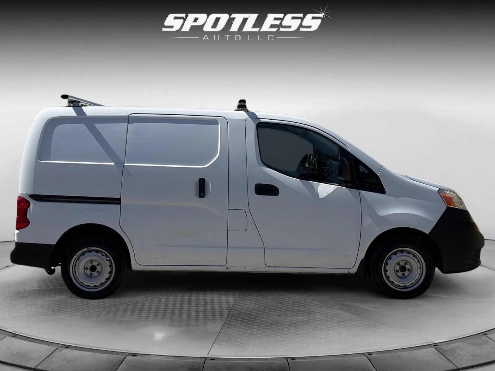 Nissan NV200 photo 8