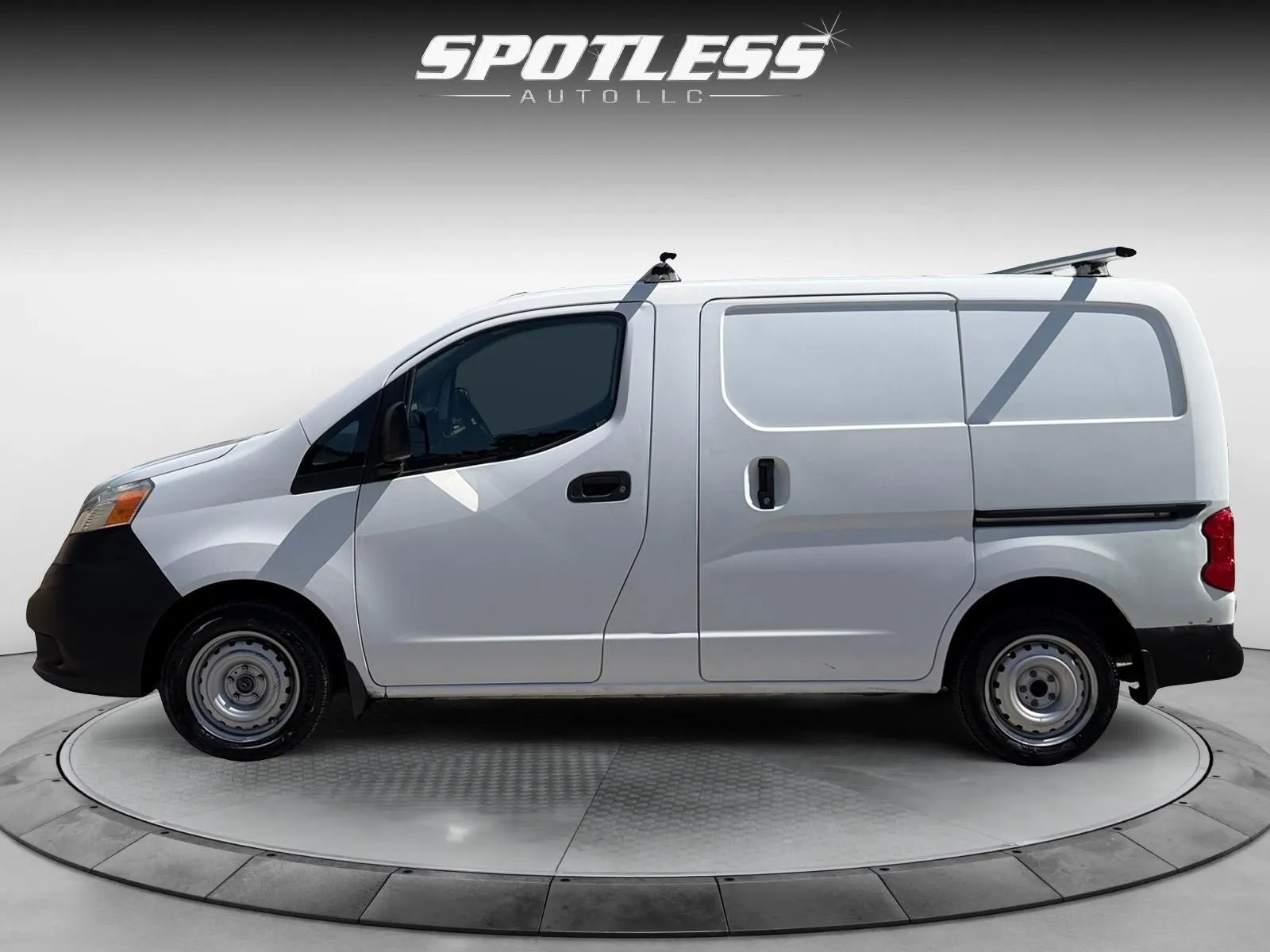 Nissan NV200 photo 4
