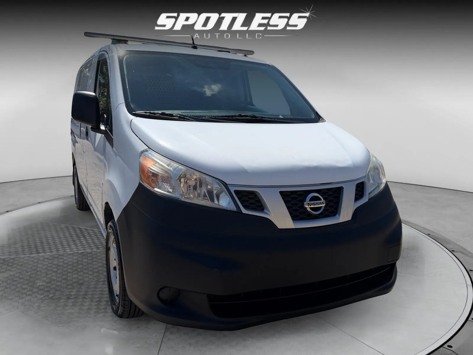 Nissan NV200 photo 10