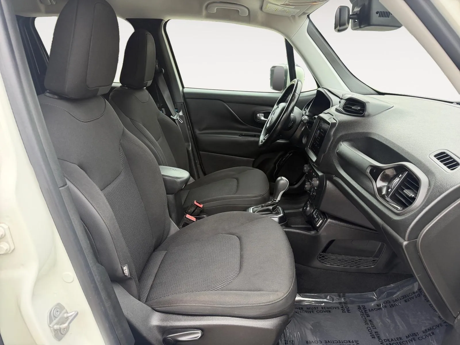 Jeep Renegade photo 24