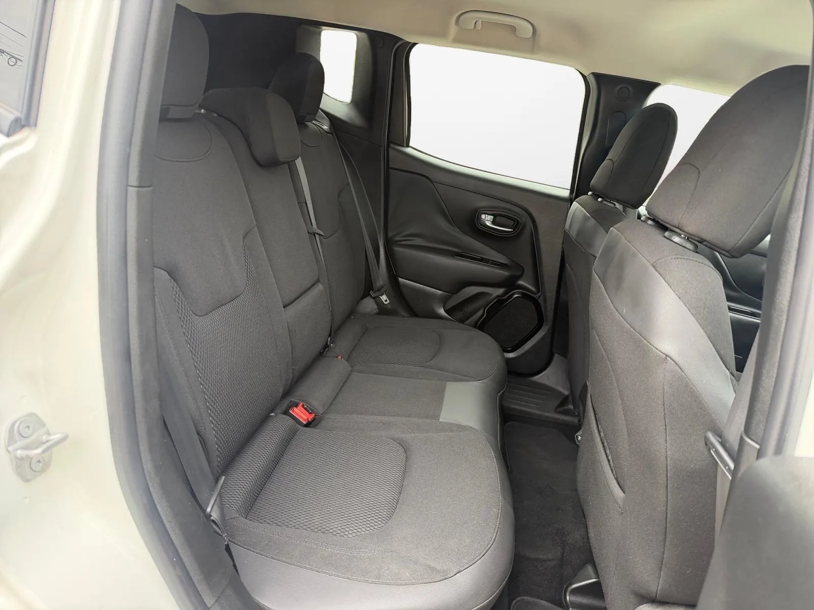 Jeep Renegade photo 23