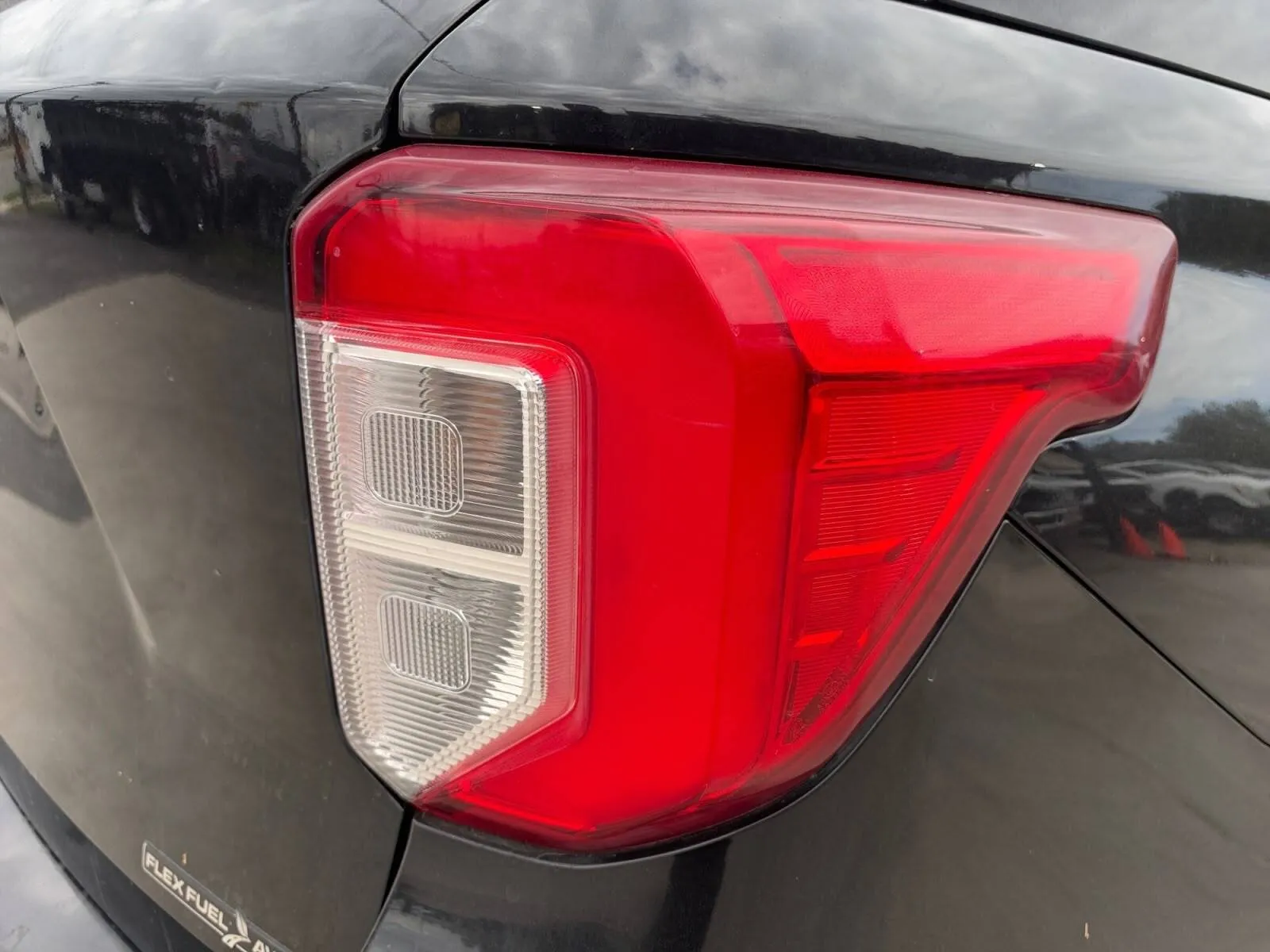 Ford Explorer photo 12