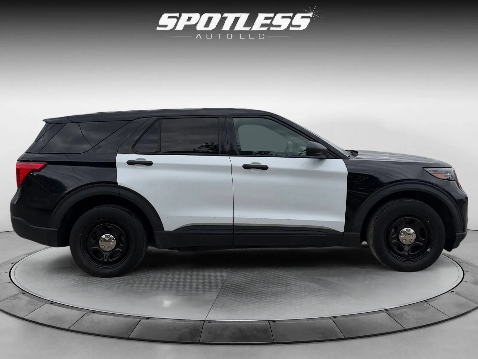 Ford Explorer photo 8