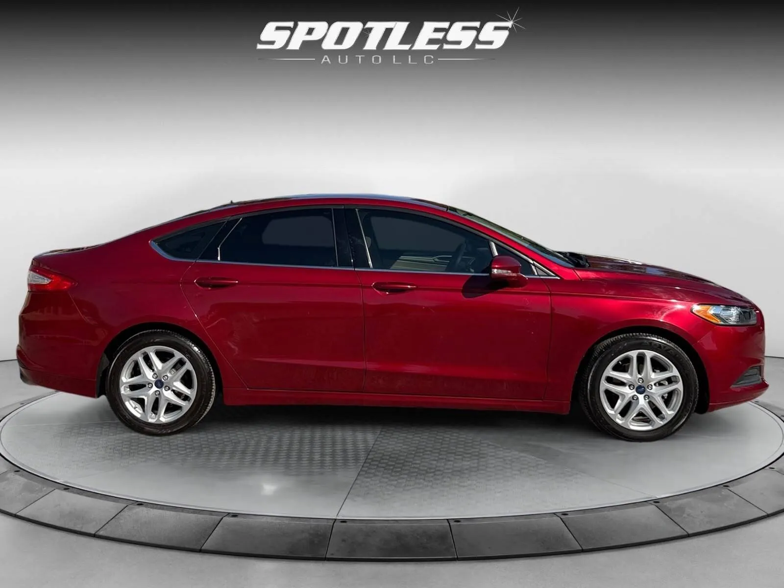 Ford Fusion photo 8