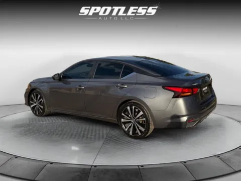 More photos of 2022 Nissan Altima 2.5 SR at Spotless Auto San Pedro, TX