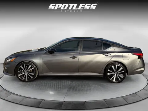More photos of 2022 Nissan Altima 2.5 SR at Spotless Auto San Pedro, TX