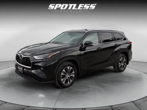 Brown 2021 Toyota Highlander XLE for sale in San Antonio, TX