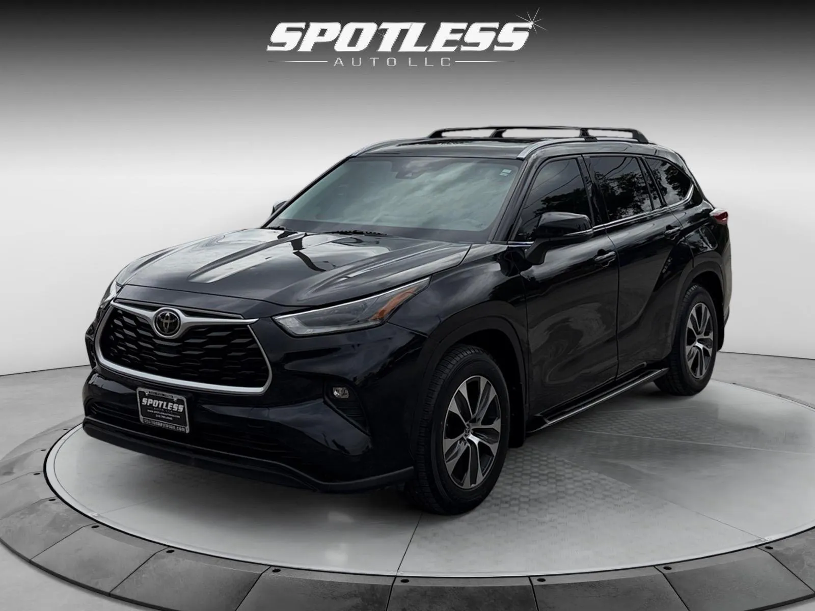 Black 2021 Toyota Highlander XLE for sale in San Antonio, TX