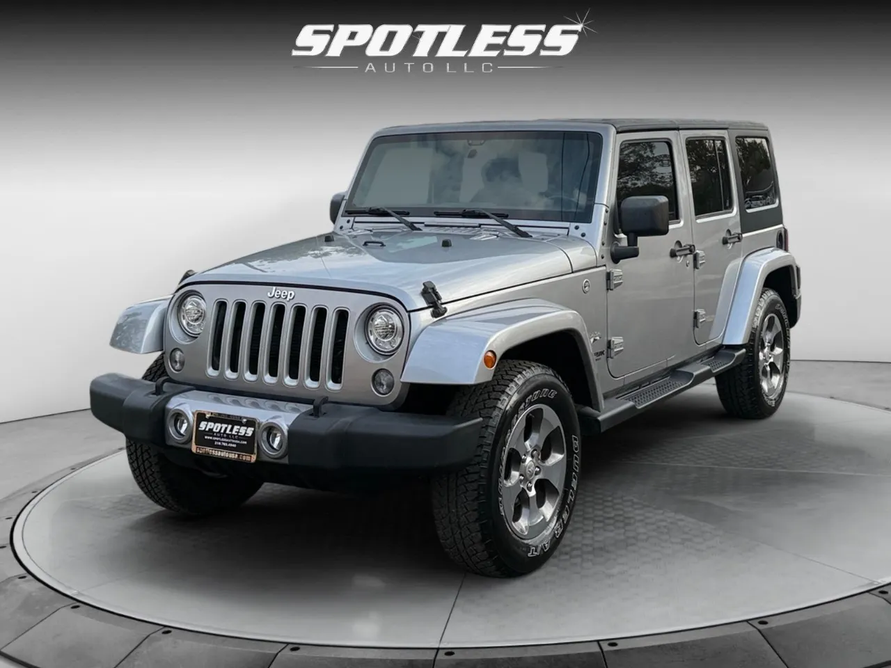 Silver 2018 Jeep Wrangler JK Unlimited Sahara for sale in San Antonio, TX
