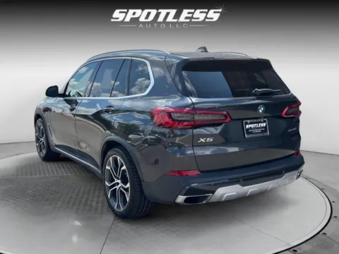 More photos of 2020 BMW X5 sDrive40i at Spotless Auto Loop 1604, TX