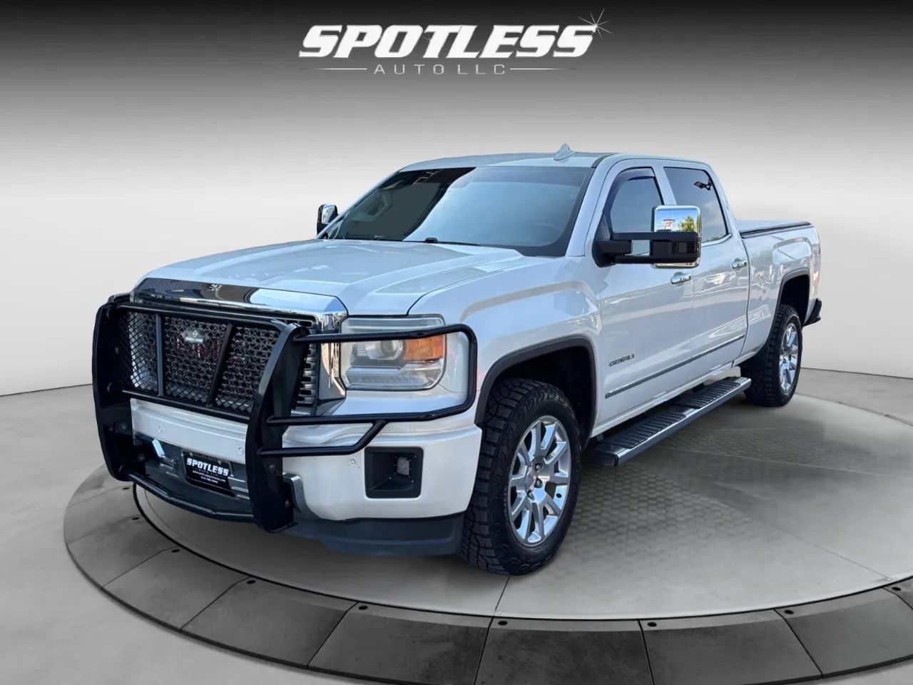 2015 GMC Sierra Denali's photo