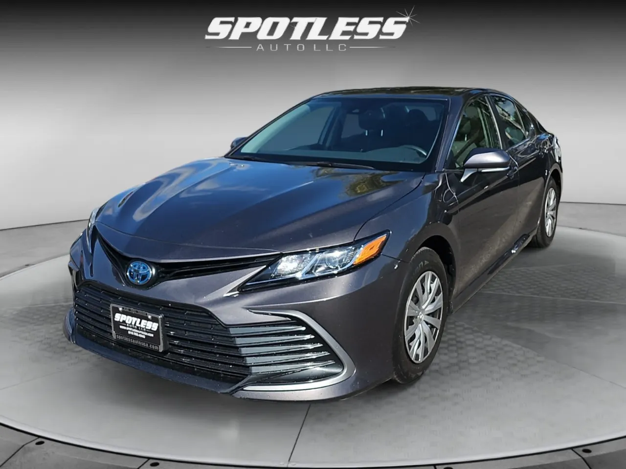 White 2023 Toyota Camry Hybrid LE for sale in San Antonio, TX