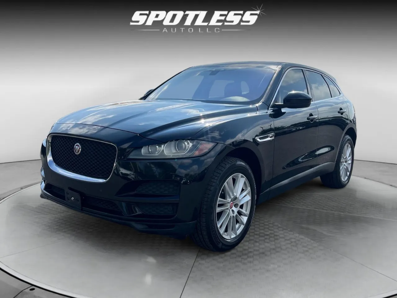 2019 Jaguar F-PACE Prestige's photo