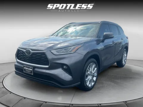 Gray 2021 Toyota Highlander Limited for sale in San Antonio, TX