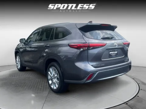 More photos of 2021 Toyota Highlander Limited at Spotless Auto Loop 1604, TX