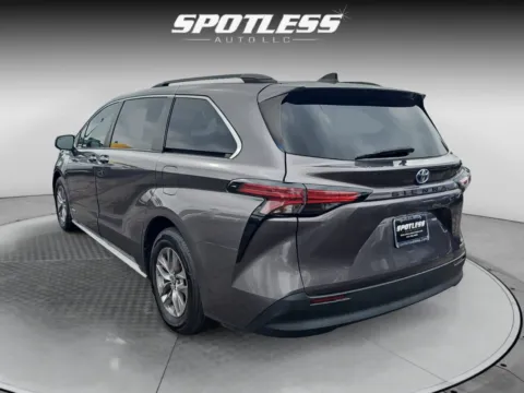 More photos of 2021 Toyota Sienna LE at Spotless Auto Loop 1604, TX