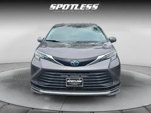 More photos of 2021 Toyota Sienna LE at Spotless Auto Loop 1604, TX