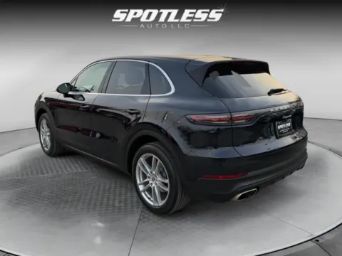 More photos of 2020 Porsche Cayenne at Spotless Auto Loop 1604, TX