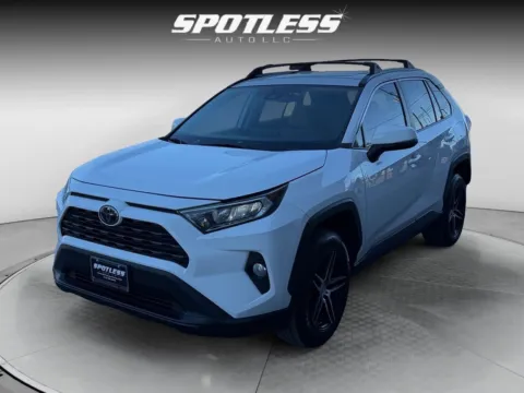 White 2019 Toyota RAV4 XLE for sale in San Antonio, TX