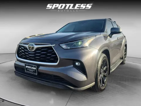 Another view of 2022 Toyota Highlander LE for sale in San Antonio, TX at Spotless Auto Loop 1604