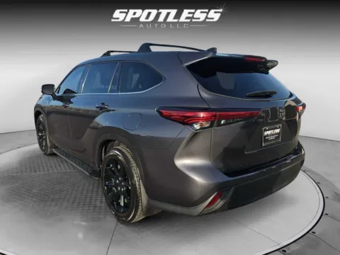 More photos of 2022 Toyota Highlander LE at Spotless Auto Loop 1604, TX