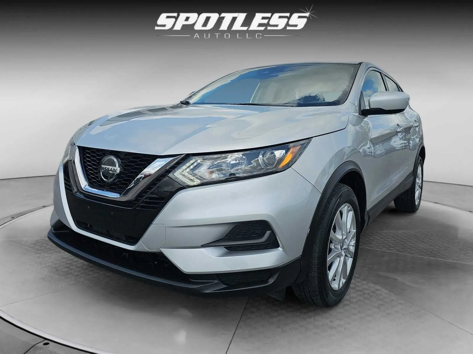 Silver 2021 Nissan Rogue Sport S for sale in San Antonio, TX
