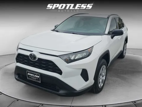 White 2020 Toyota RAV4 LE for sale in San Antonio, TX
