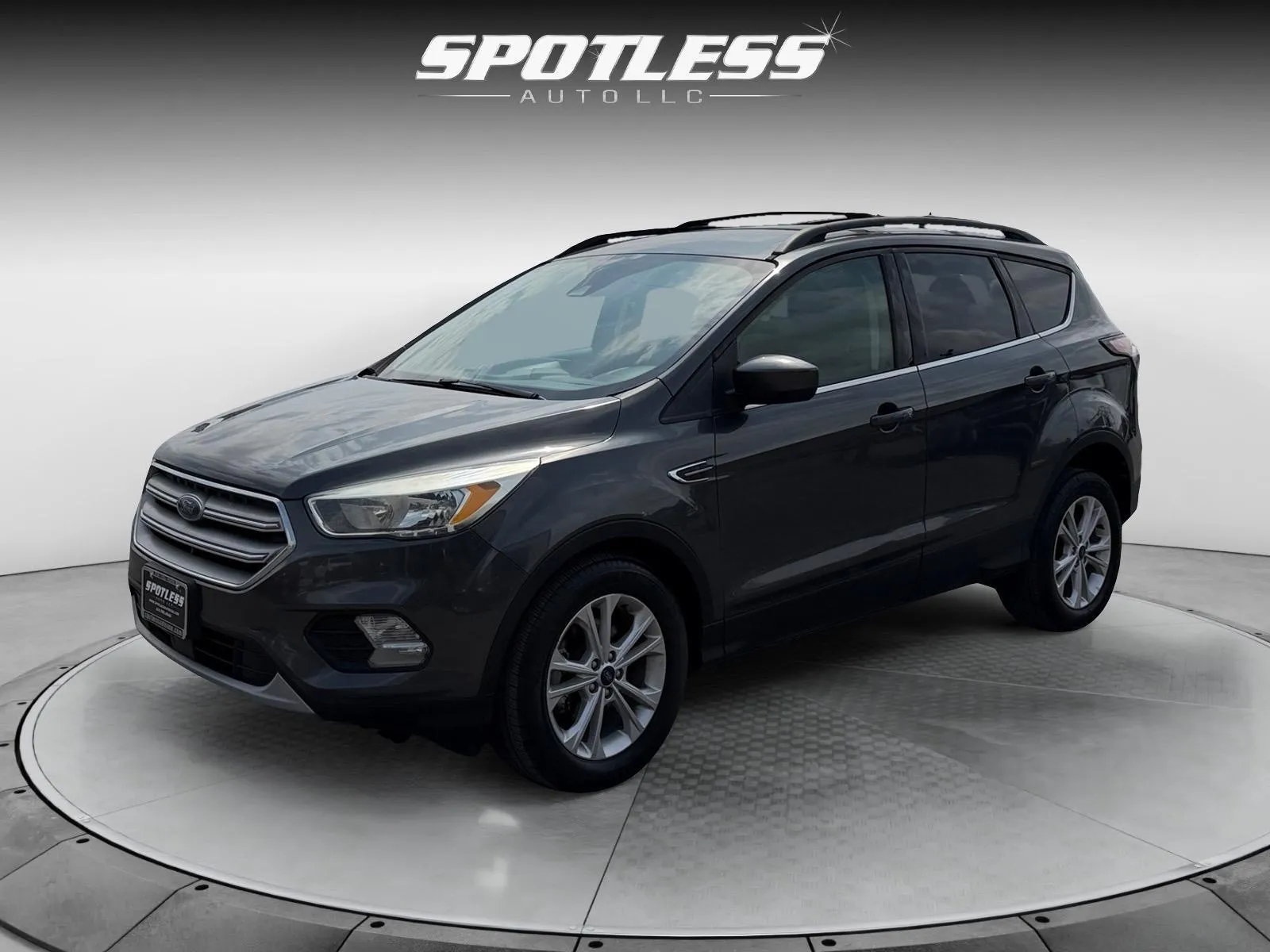 Gray 2018 Ford Escape SE for sale in San Antonio, TX