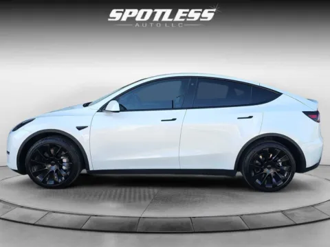 More photos of 2023 Tesla Model Y Long Range at Spotless Auto Loop 1604, TX
