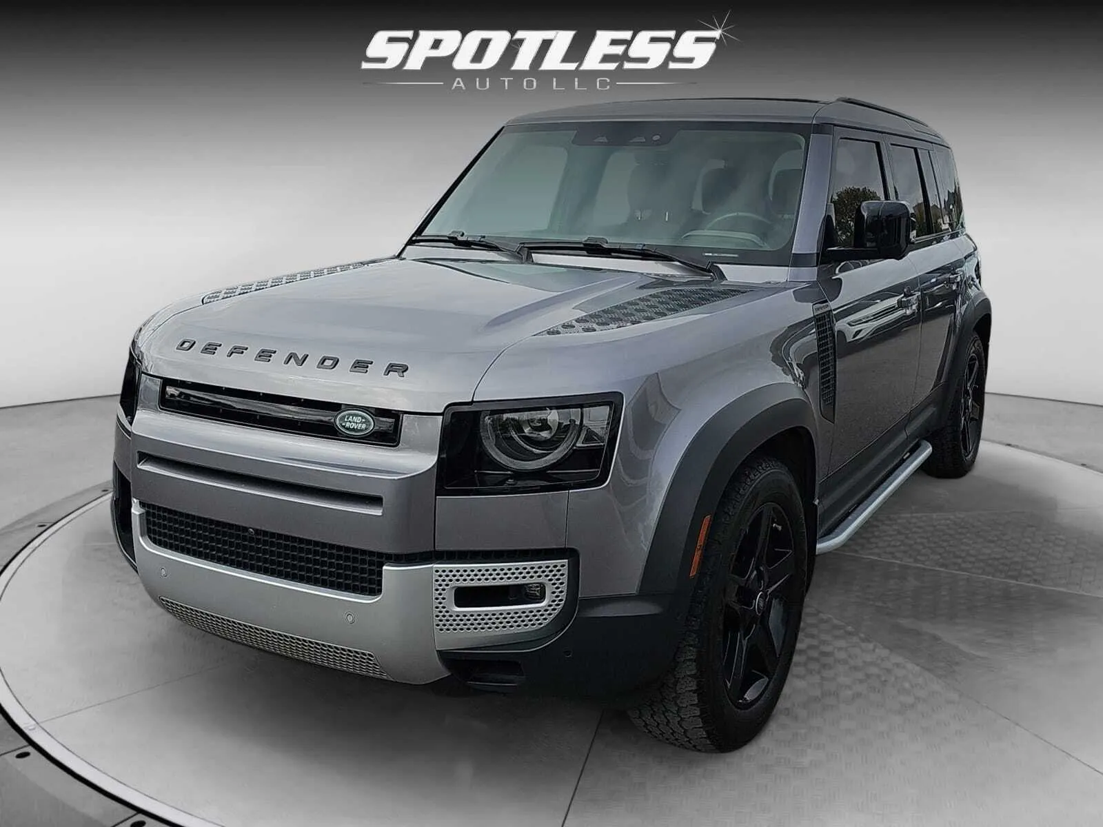 2021 Land Rover Defender SE's photo