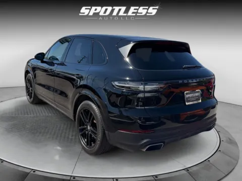 More photos of 2021 Porsche Cayenne at Spotless Auto Loop 1604, TX